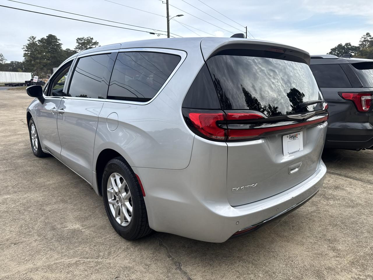 Chrysler Pacifica Touring L 2023