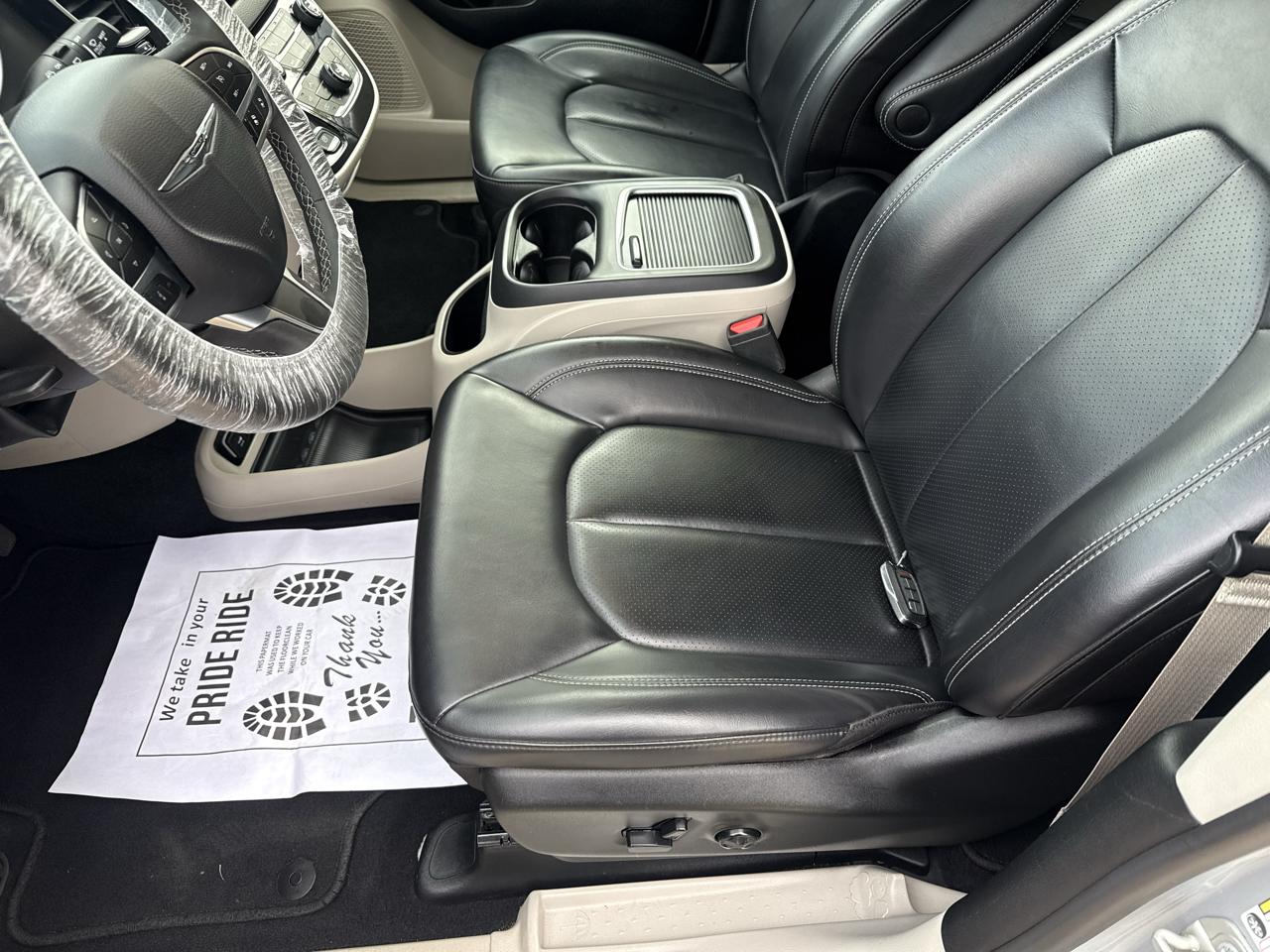 Chrysler Pacifica Touring L 2023