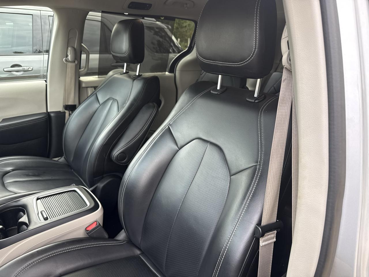 Chrysler Pacifica Touring L 2023