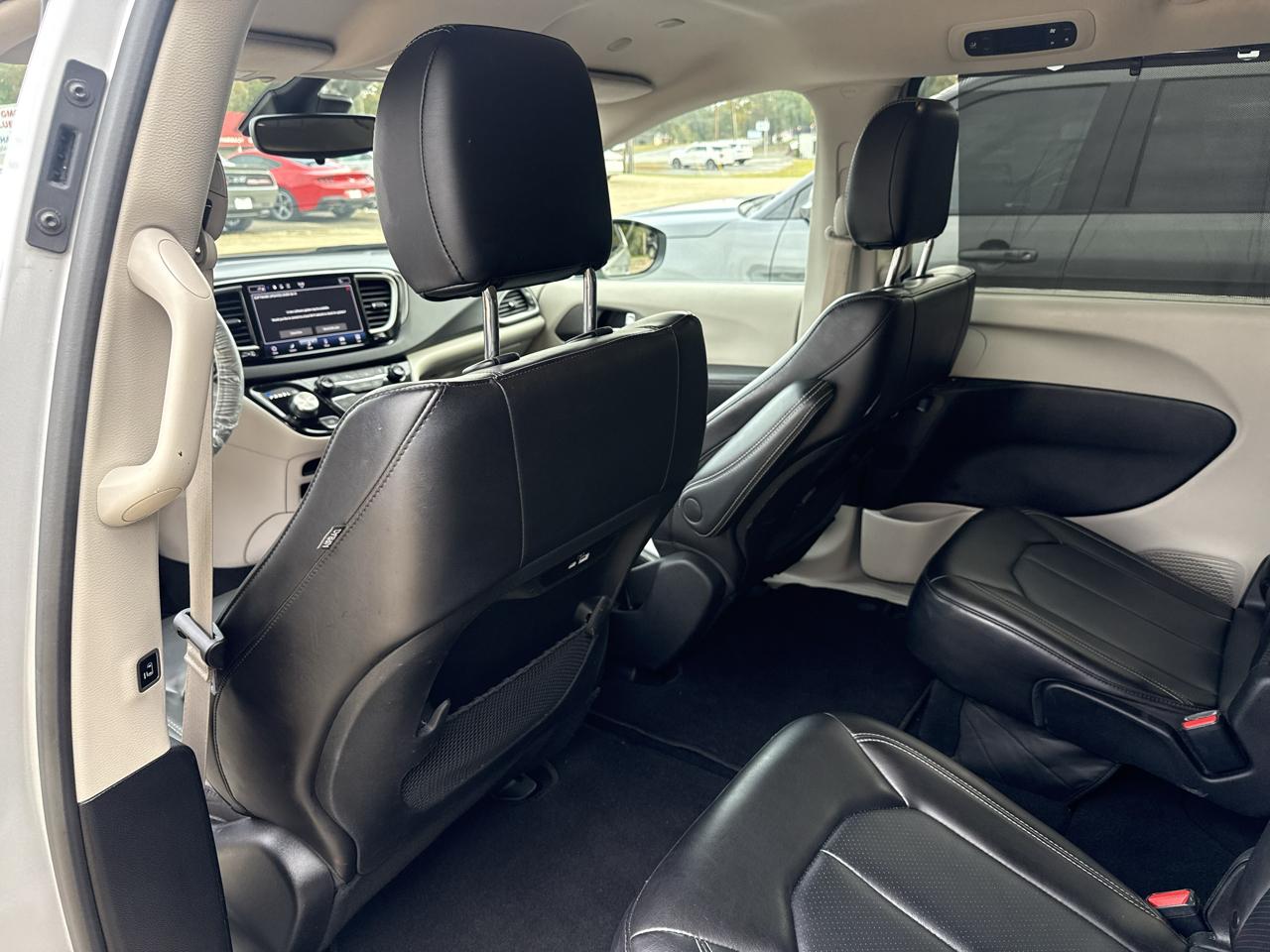 Chrysler Pacifica Touring L 2023