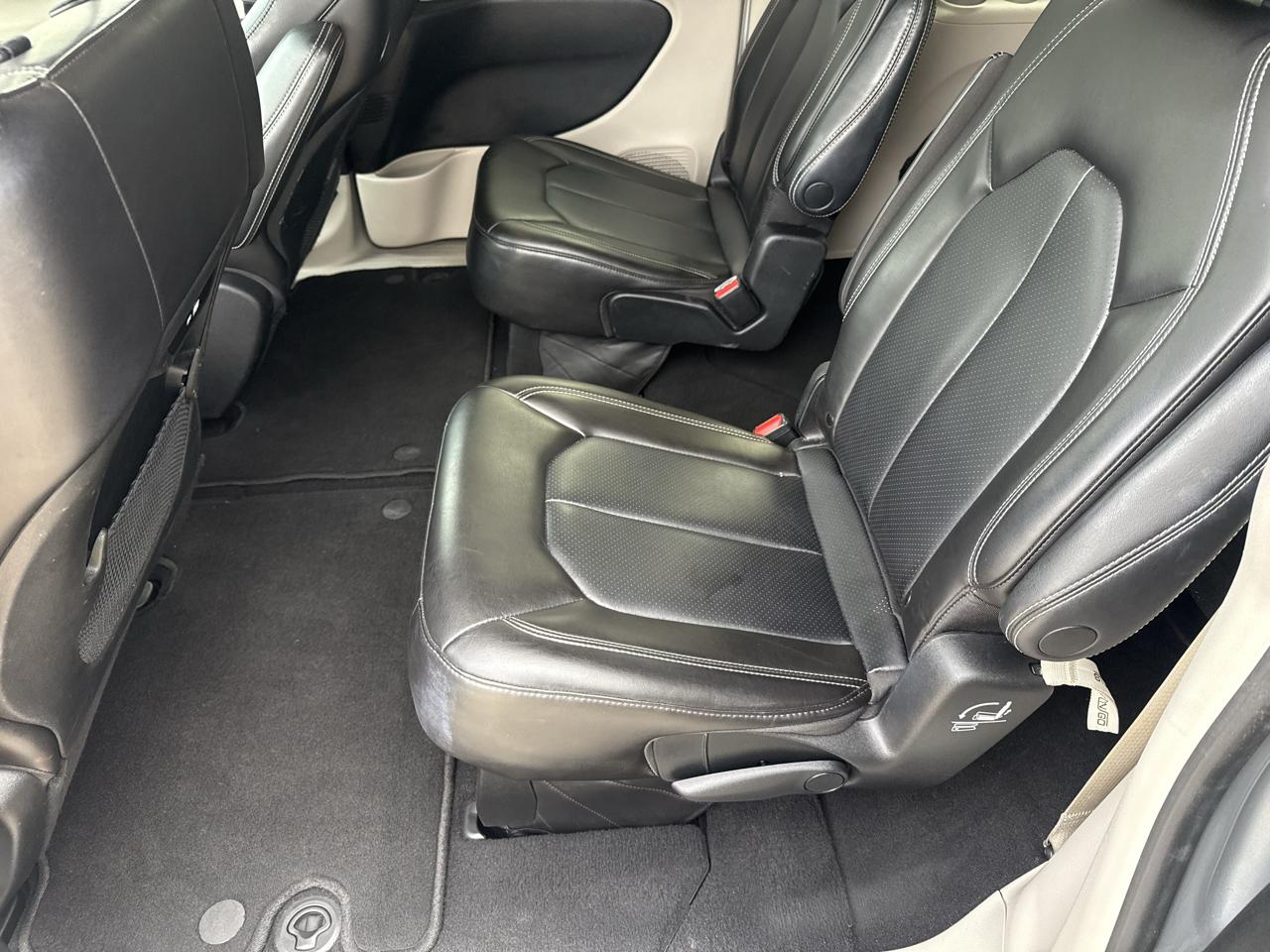 Chrysler Pacifica Touring L 2023