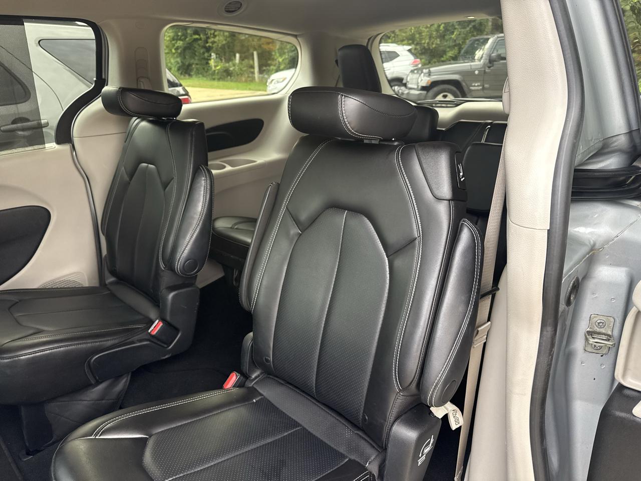 Chrysler Pacifica Touring L 2023