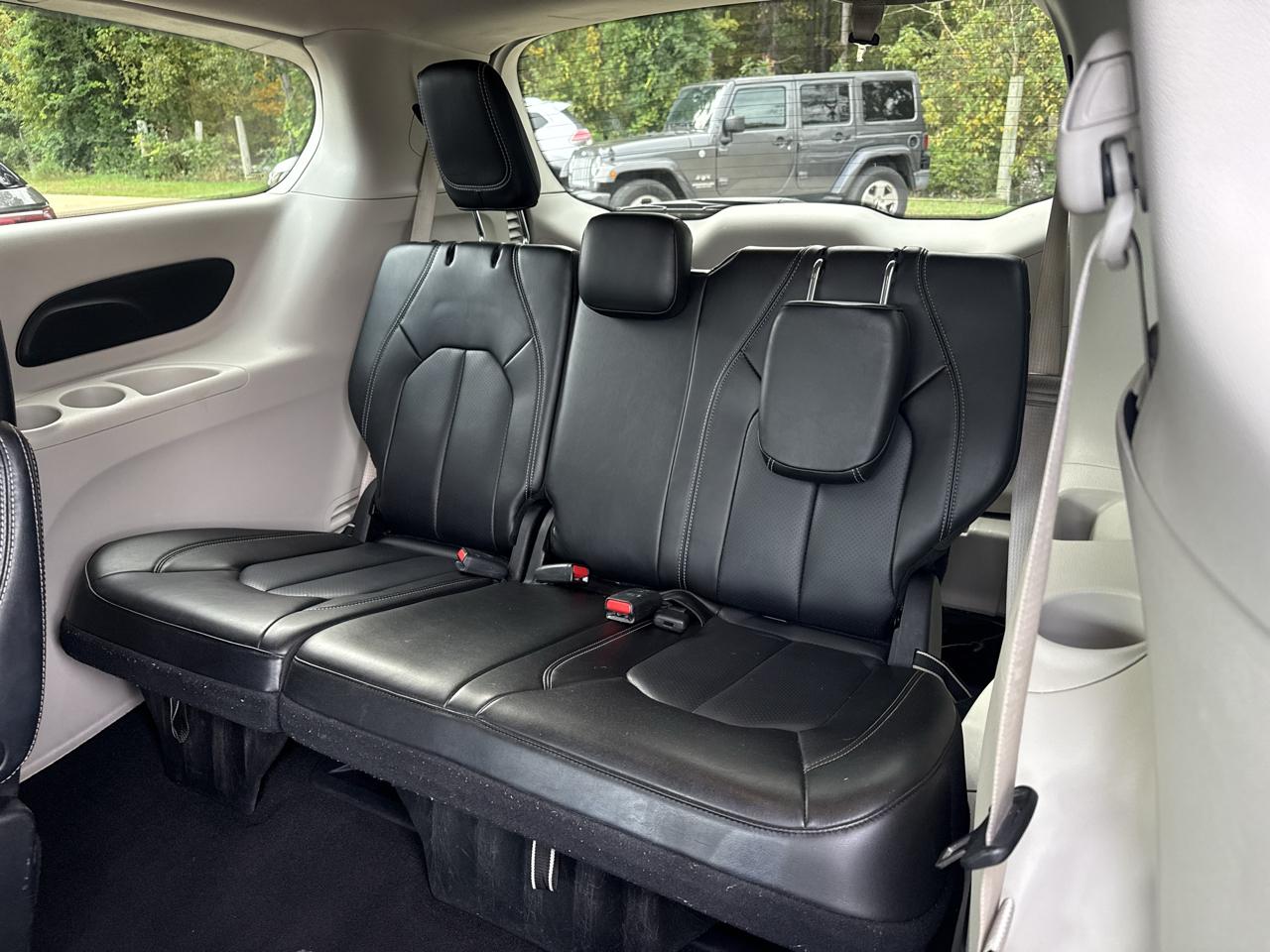 Chrysler Pacifica Touring L 2023