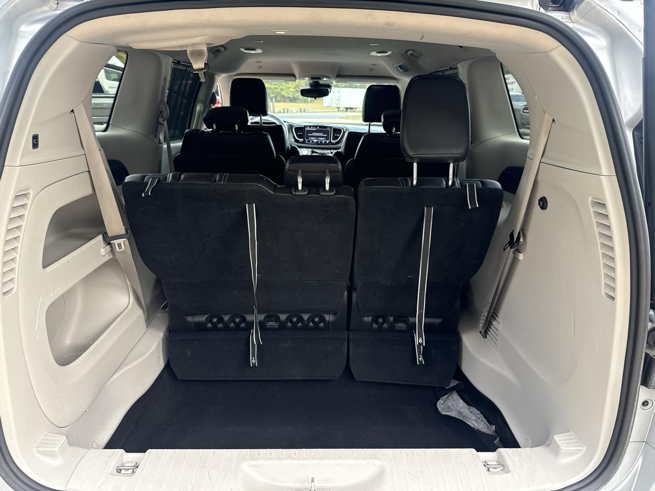 Chrysler Pacifica Touring L 2023