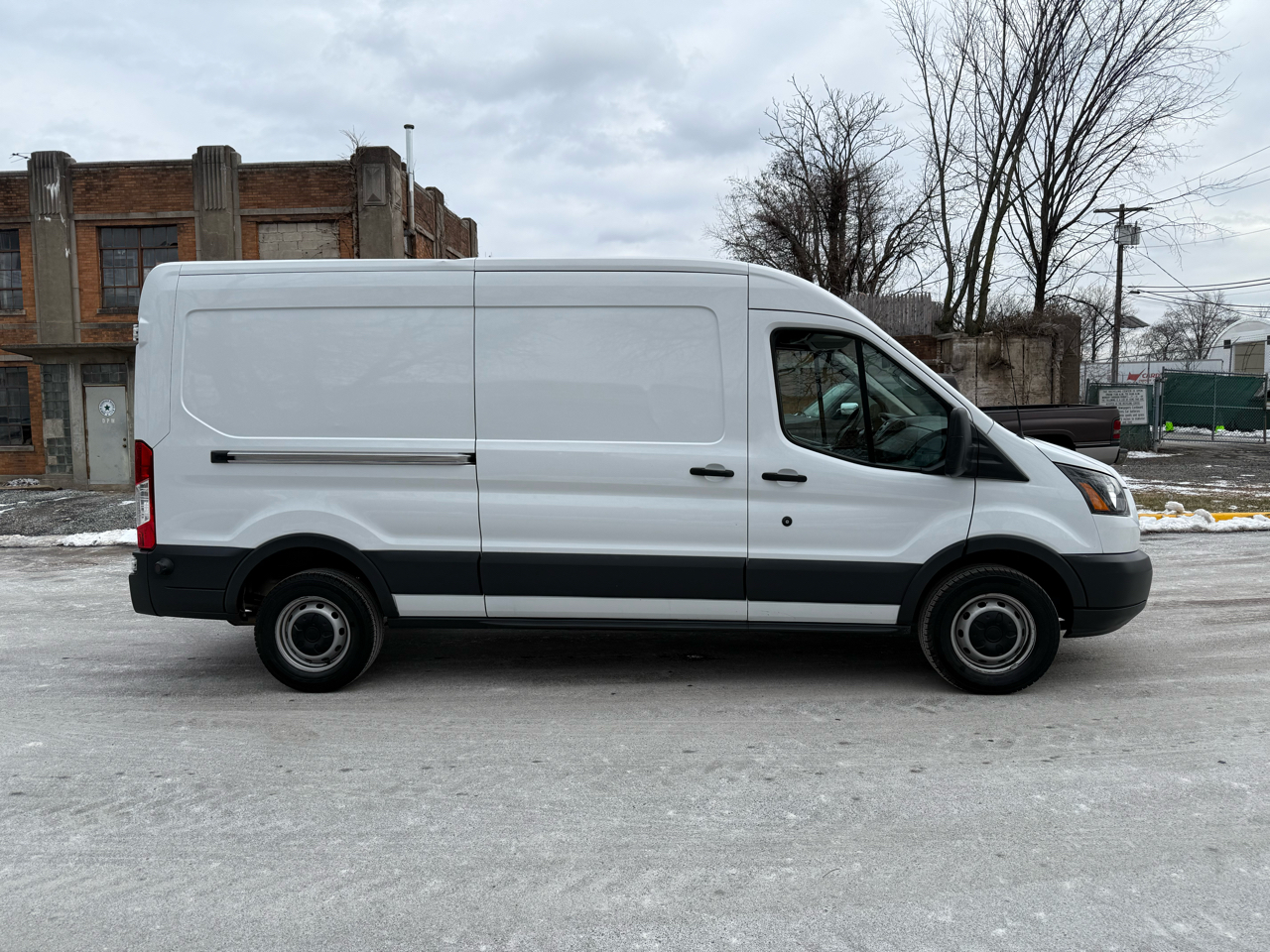Ford Transit Van T-250 148" Med Rf 9000 GVWR Sliding RH Dr 2018