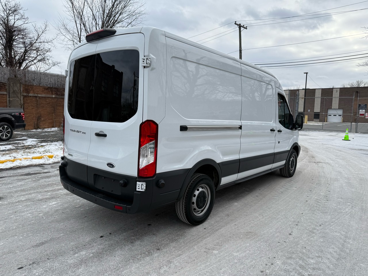 Ford Transit Van T-250 148" Med Rf 9000 GVWR Sliding RH Dr 2018
