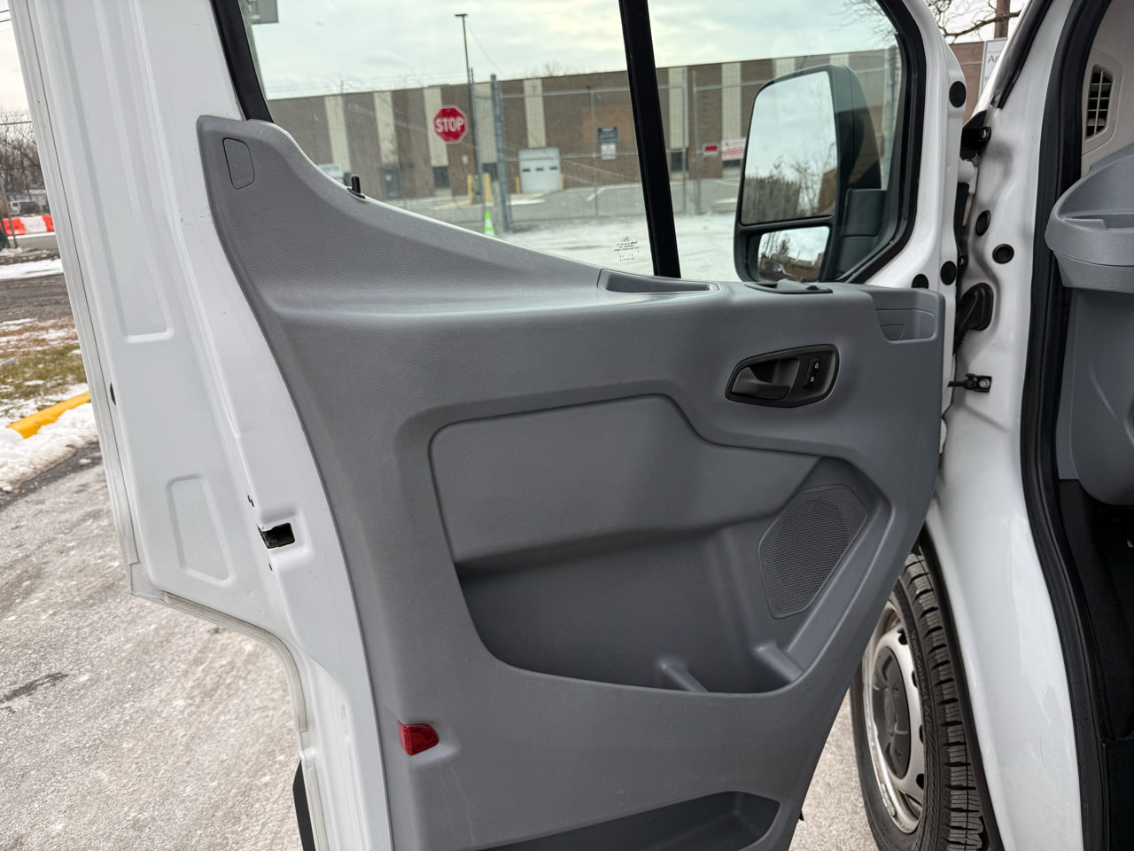 Ford Transit Van T-250 148" Med Rf 9000 GVWR Sliding RH Dr 2018