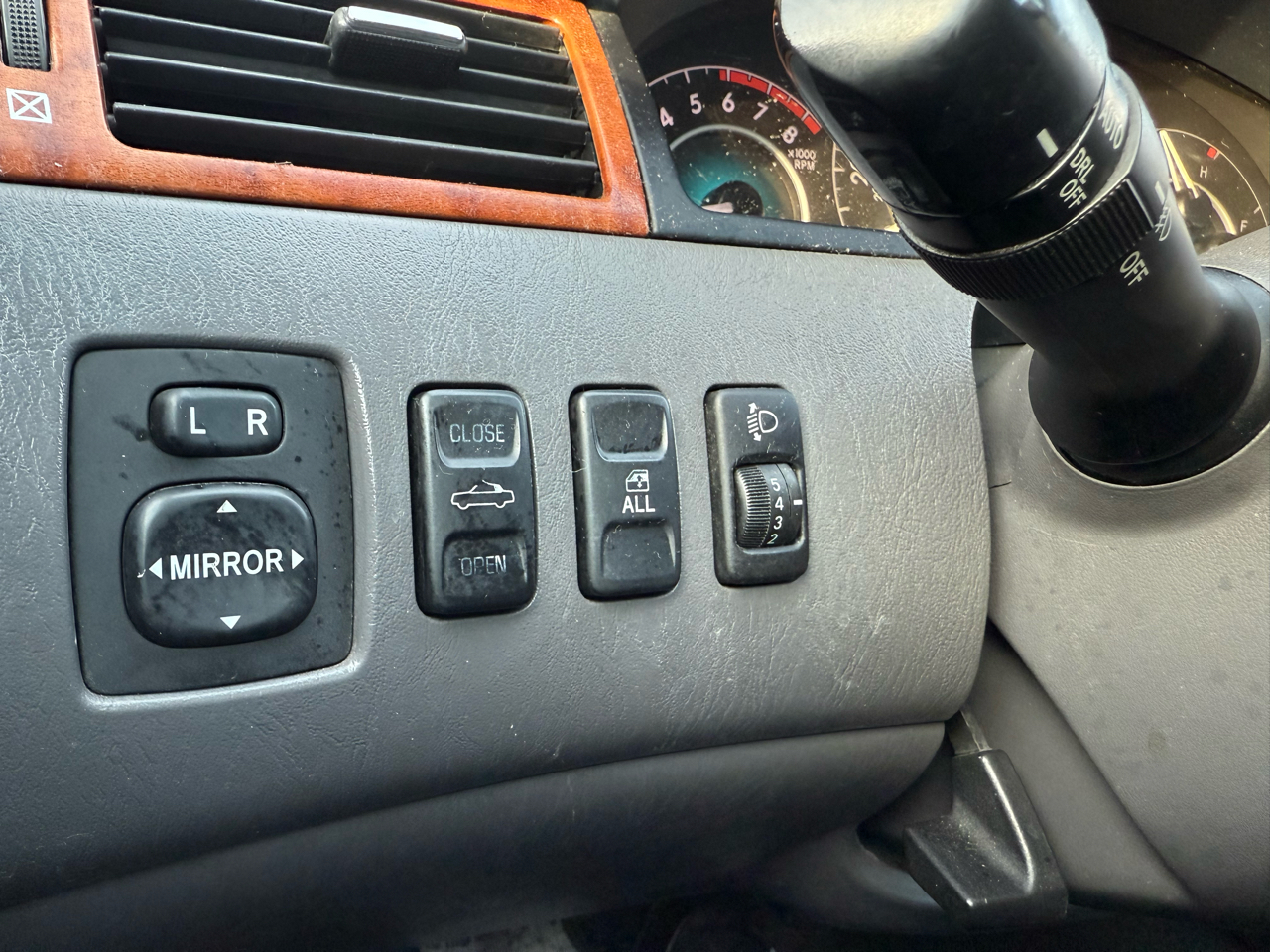 Toyota Camry Solara 2dr Conv V6 Auto SE Sport (Natl) 2007