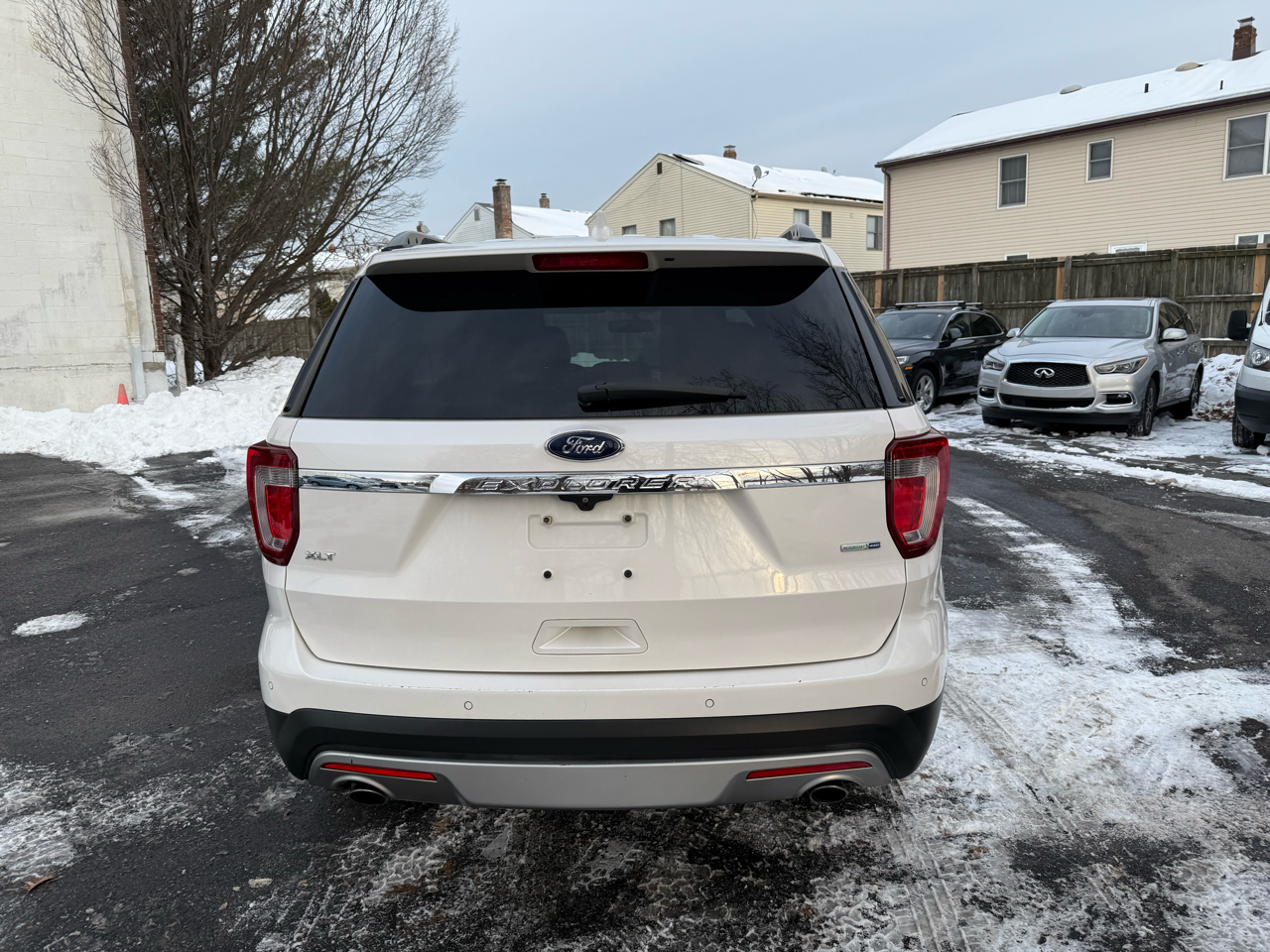 Ford Explorer XLT 4-Door 4WD 2017