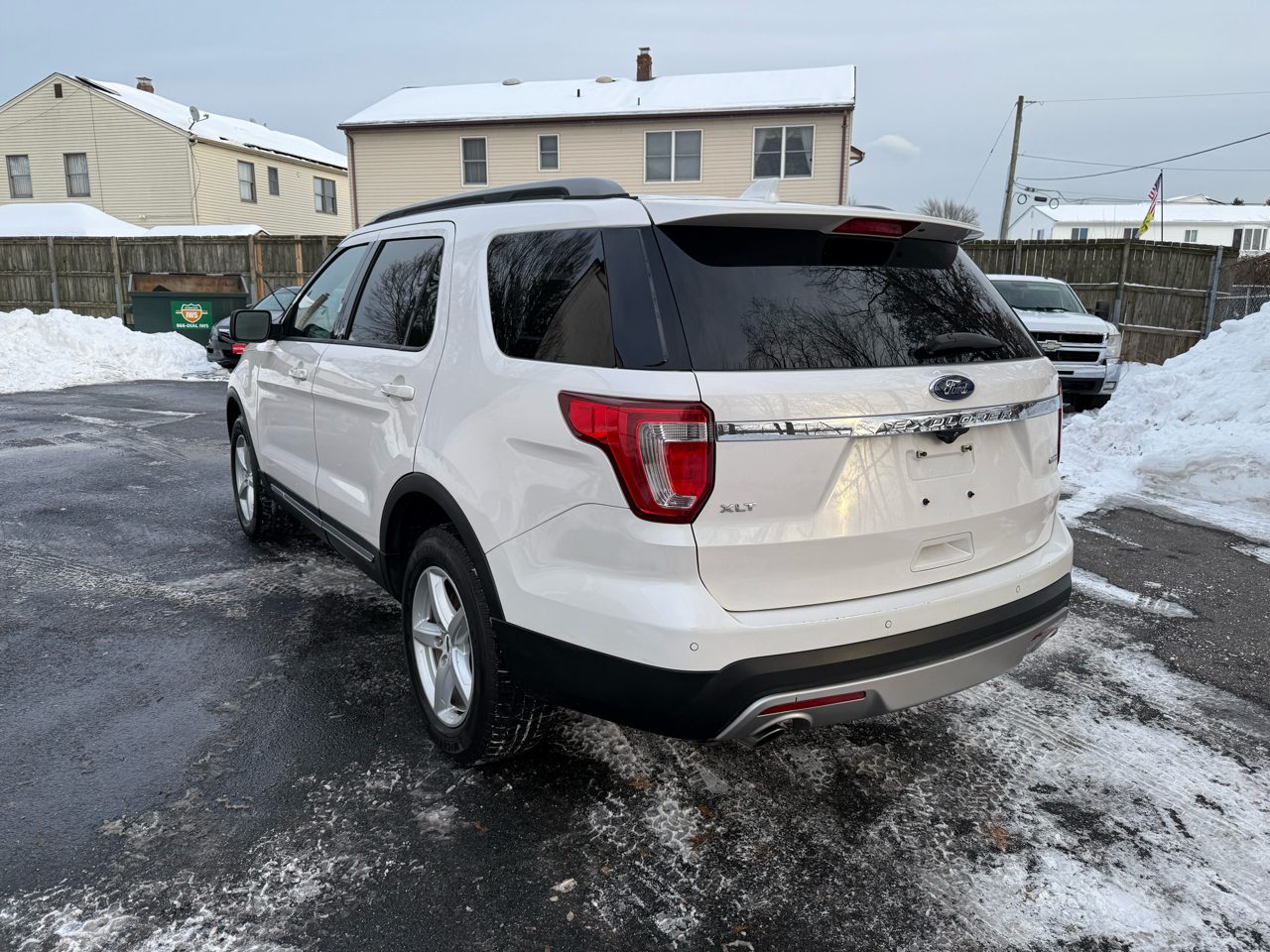 Ford Explorer XLT 4-Door 4WD 2017