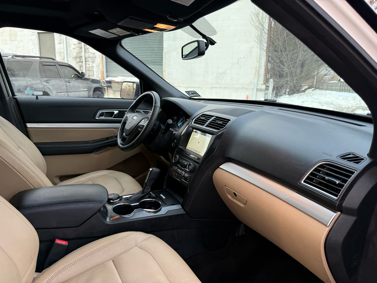 Ford Explorer XLT 4-Door 4WD 2017