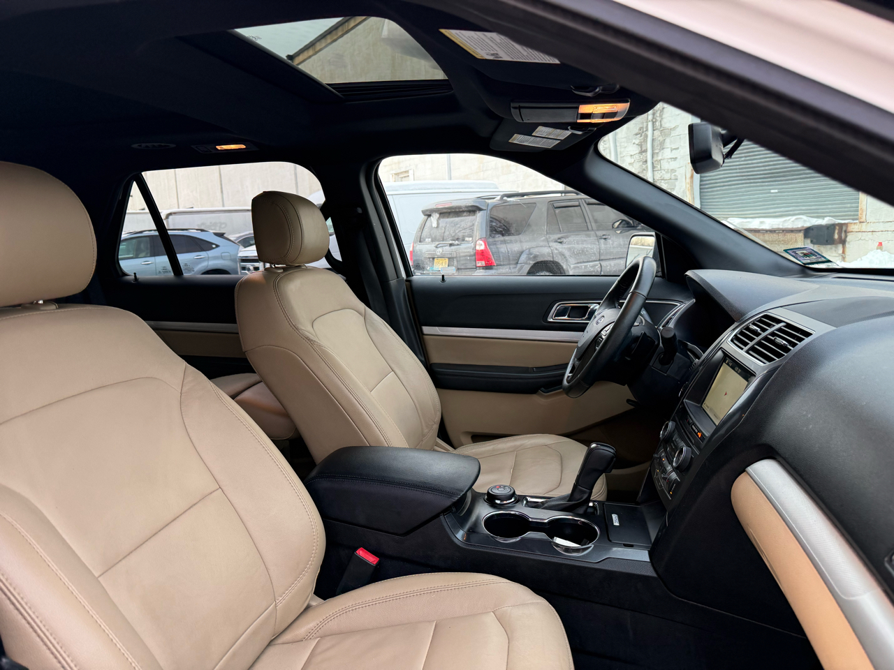 Ford Explorer XLT 4-Door 4WD 2017