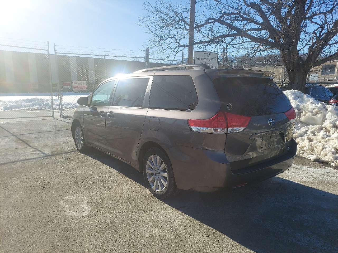 Toyota Sienna 5dr 7-Pass Van V6 LE AWD (Natl) 2013