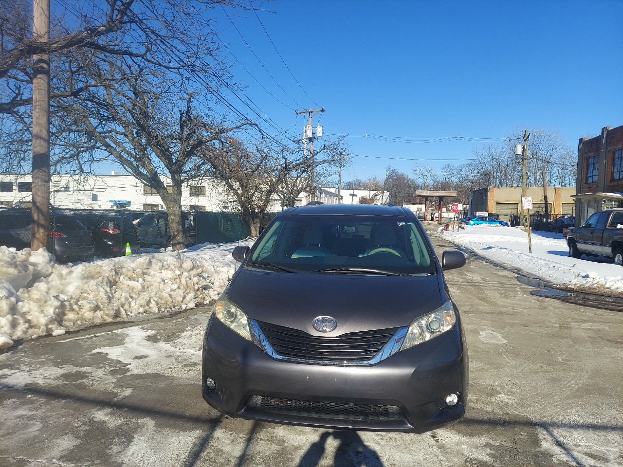 Toyota Sienna 5dr 7-Pass Van V6 LE AWD (Natl) 2013