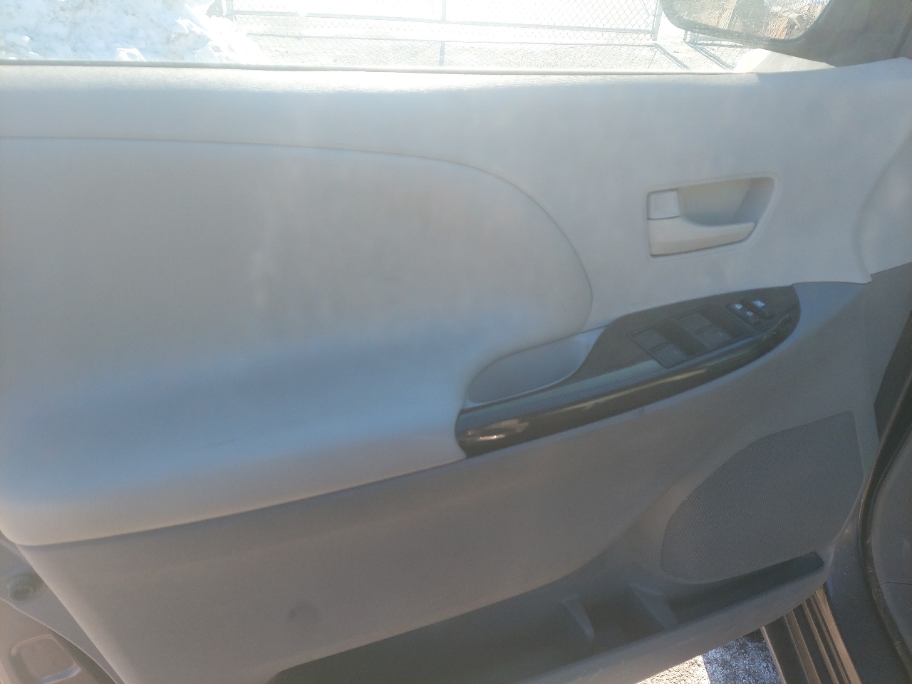 Toyota Sienna 5dr 7-Pass Van V6 LE AWD (Natl) 2013