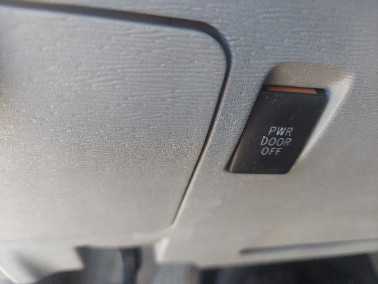 Toyota Sienna 5dr 7-Pass Van V6 LE AWD (Natl) 2013