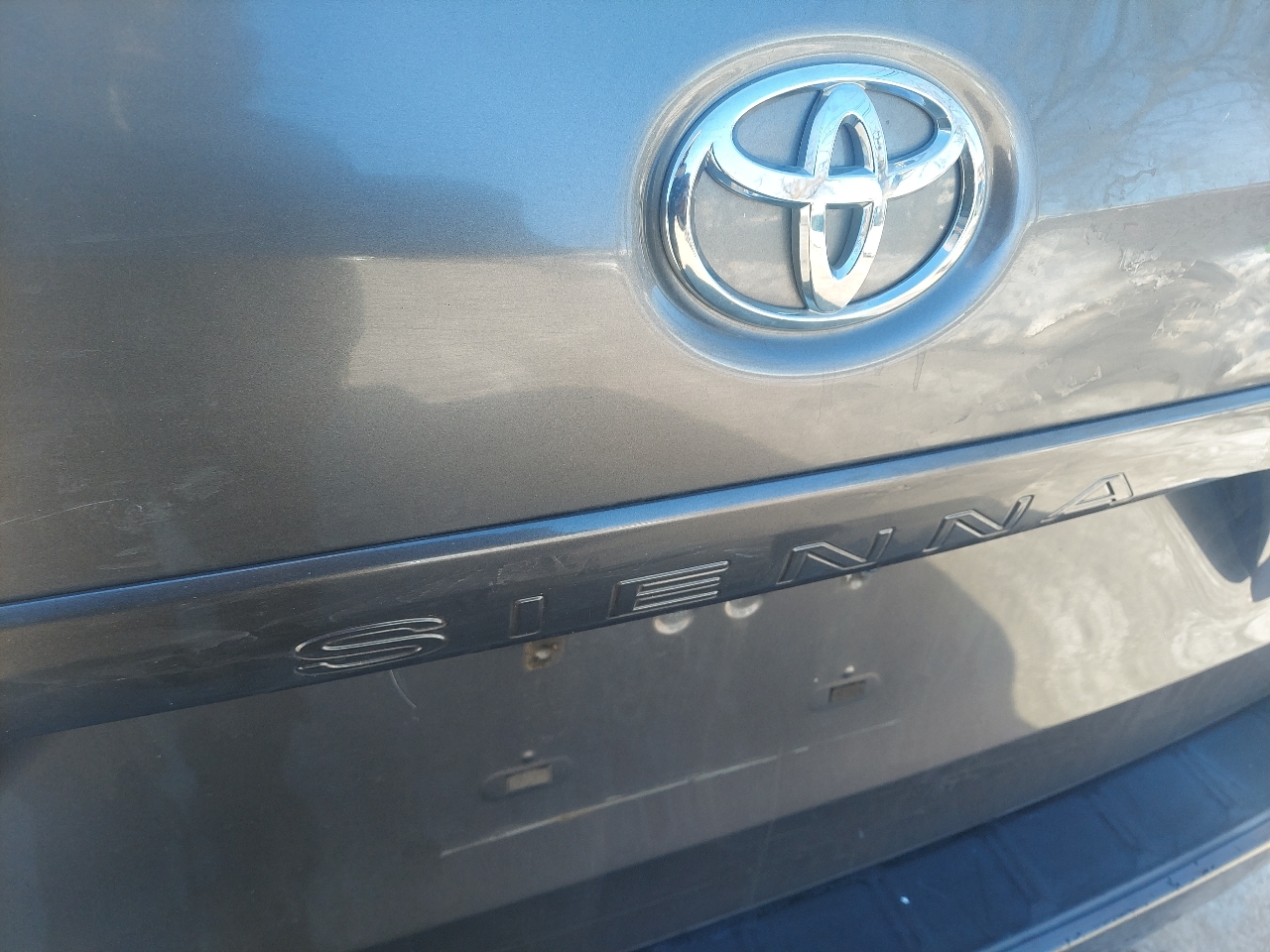 Toyota Sienna 5dr 7-Pass Van V6 LE AWD (Natl) 2013