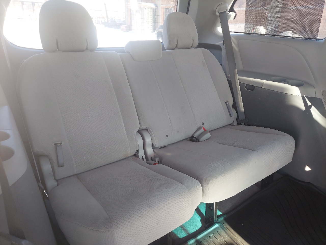 Toyota Sienna 5dr 7-Pass Van V6 LE AWD (Natl) 2013