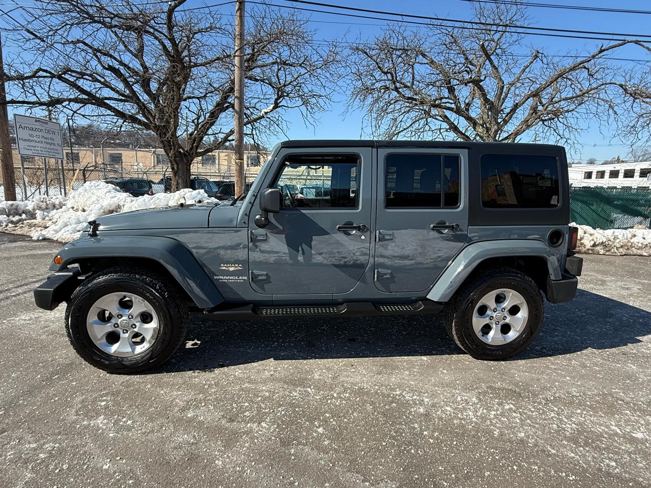 Jeep Wrangler Unlimited 4WD 4dr Sahara 2014