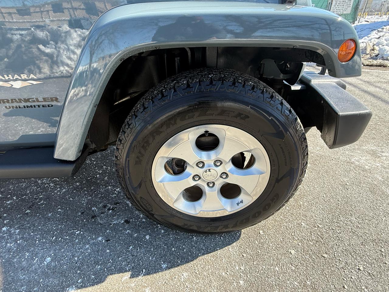 Jeep Wrangler Unlimited 4WD 4dr Sahara 2014