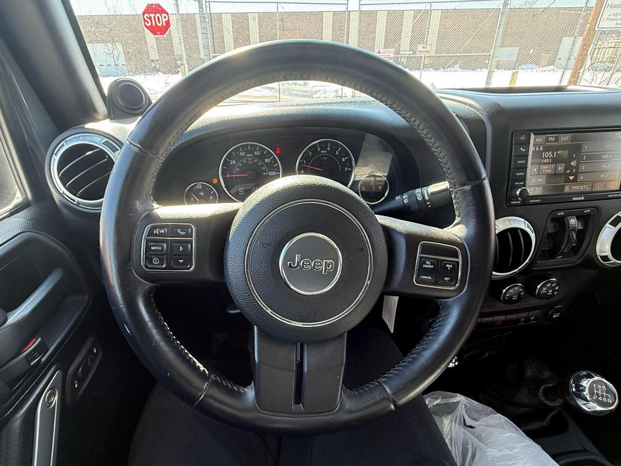 Jeep Wrangler Unlimited 4WD 4dr Sahara 2014