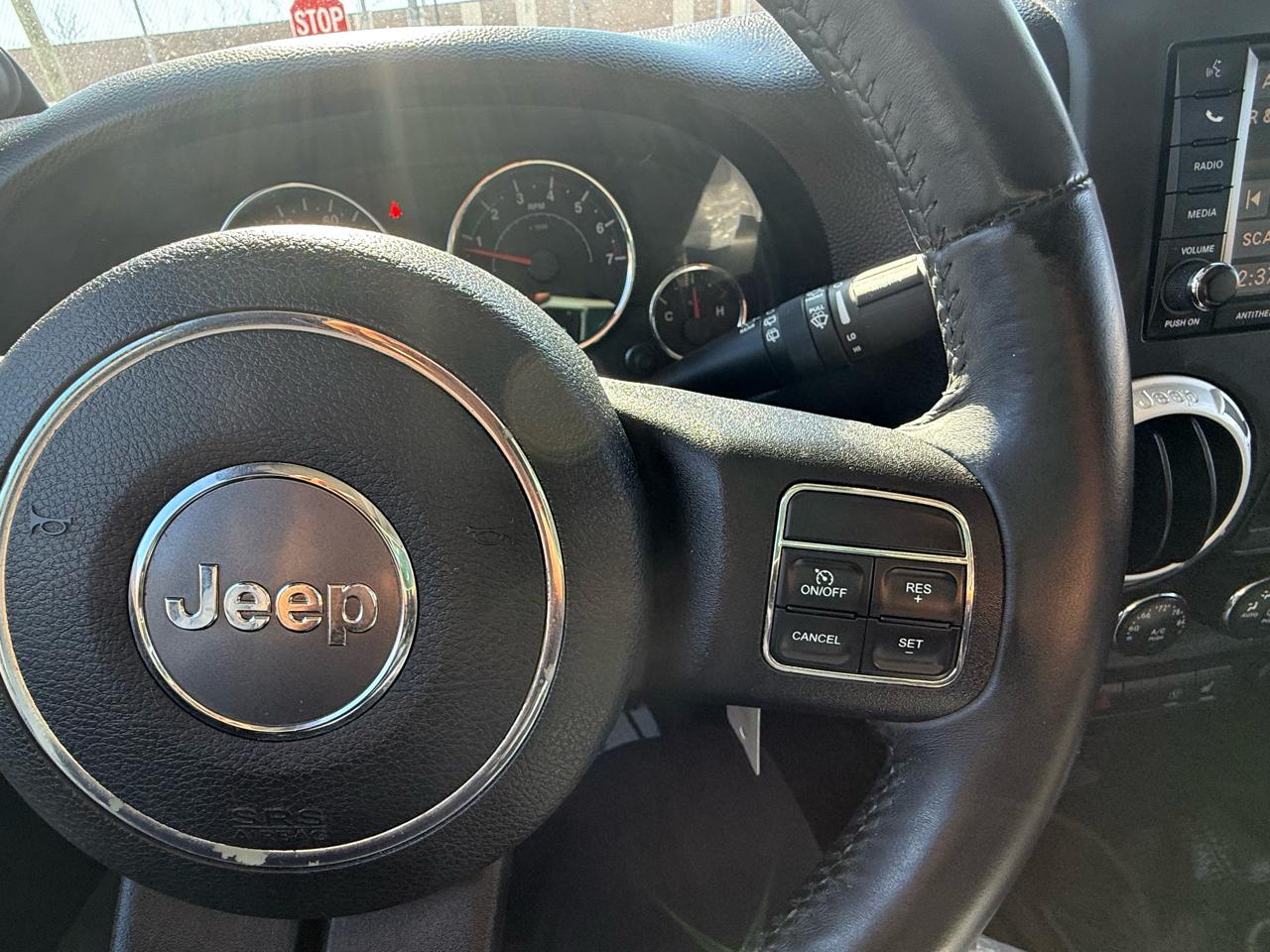 Jeep Wrangler Unlimited 4WD 4dr Sahara 2014