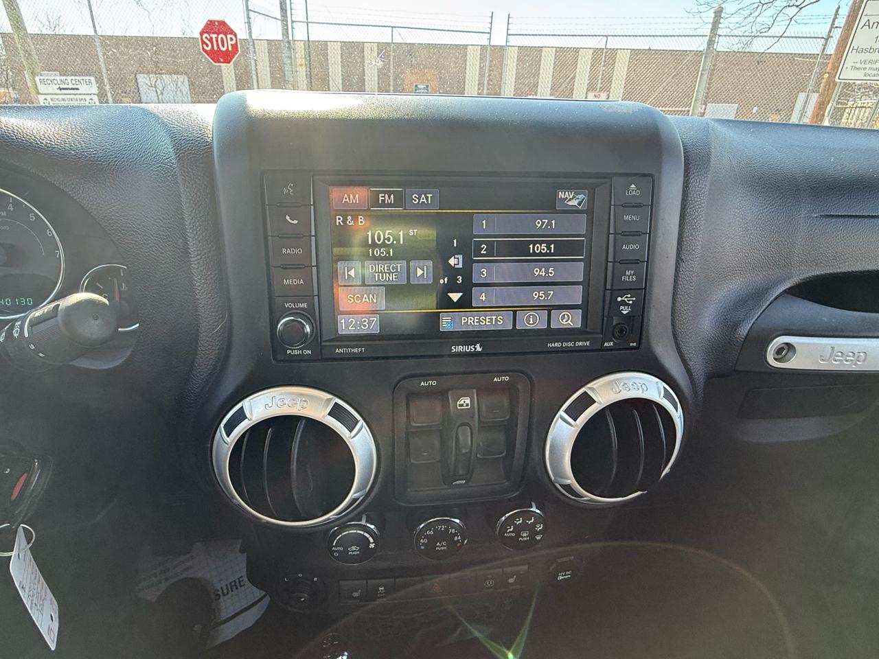 Jeep Wrangler Unlimited 4WD 4dr Sahara 2014