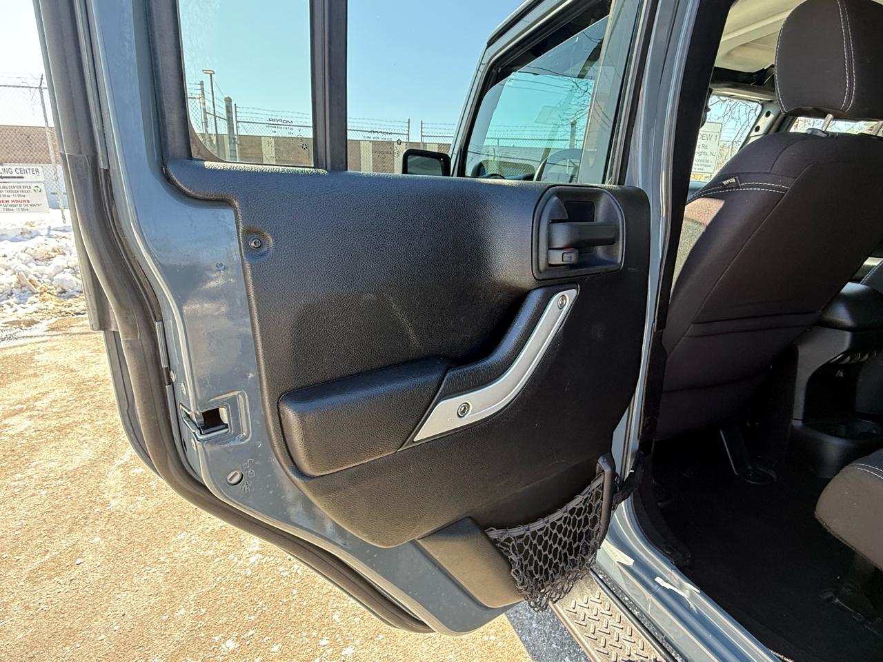 Jeep Wrangler Unlimited 4WD 4dr Sahara 2014