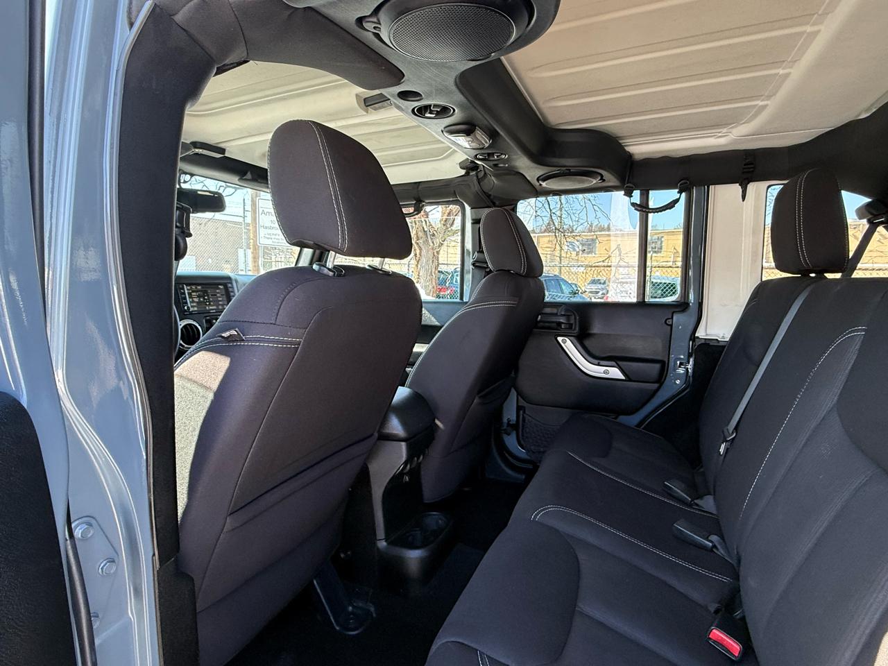 Jeep Wrangler Unlimited 4WD 4dr Sahara 2014