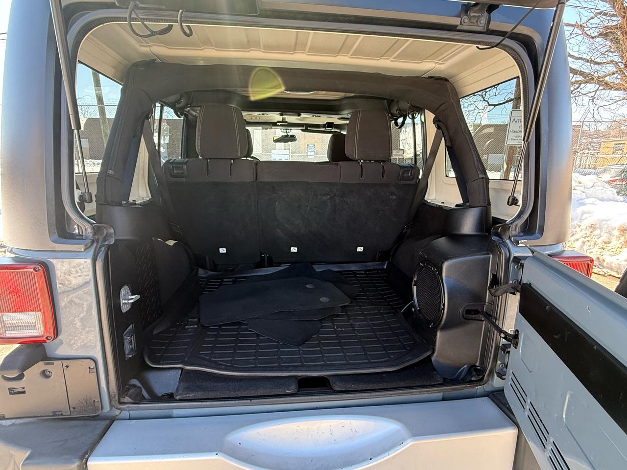 Jeep Wrangler Unlimited 4WD 4dr Sahara 2014