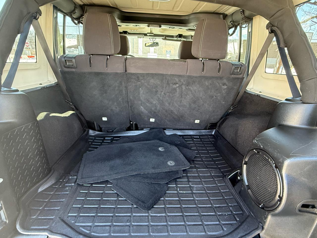 Jeep Wrangler Unlimited 4WD 4dr Sahara 2014