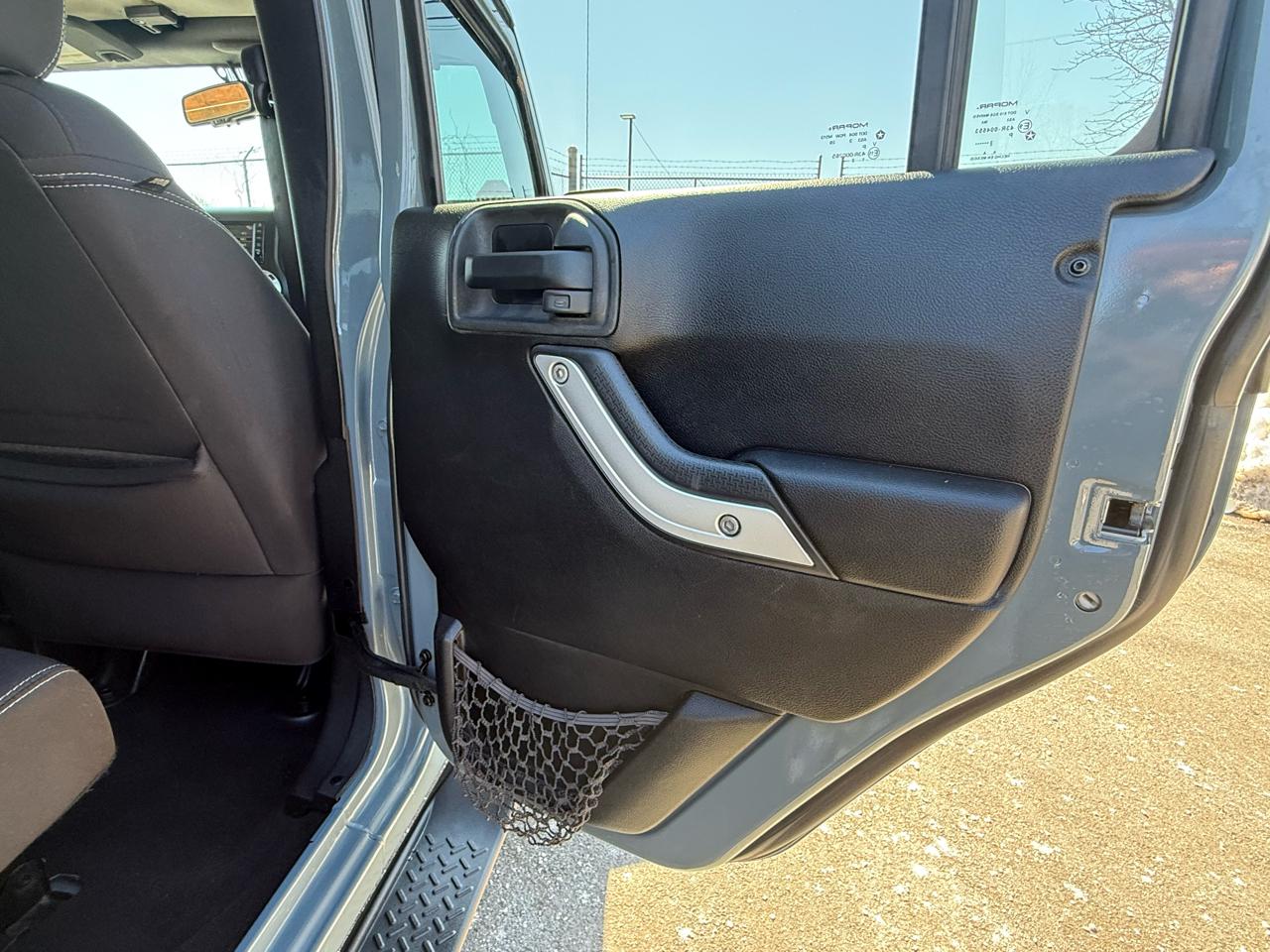 Jeep Wrangler Unlimited 4WD 4dr Sahara 2014