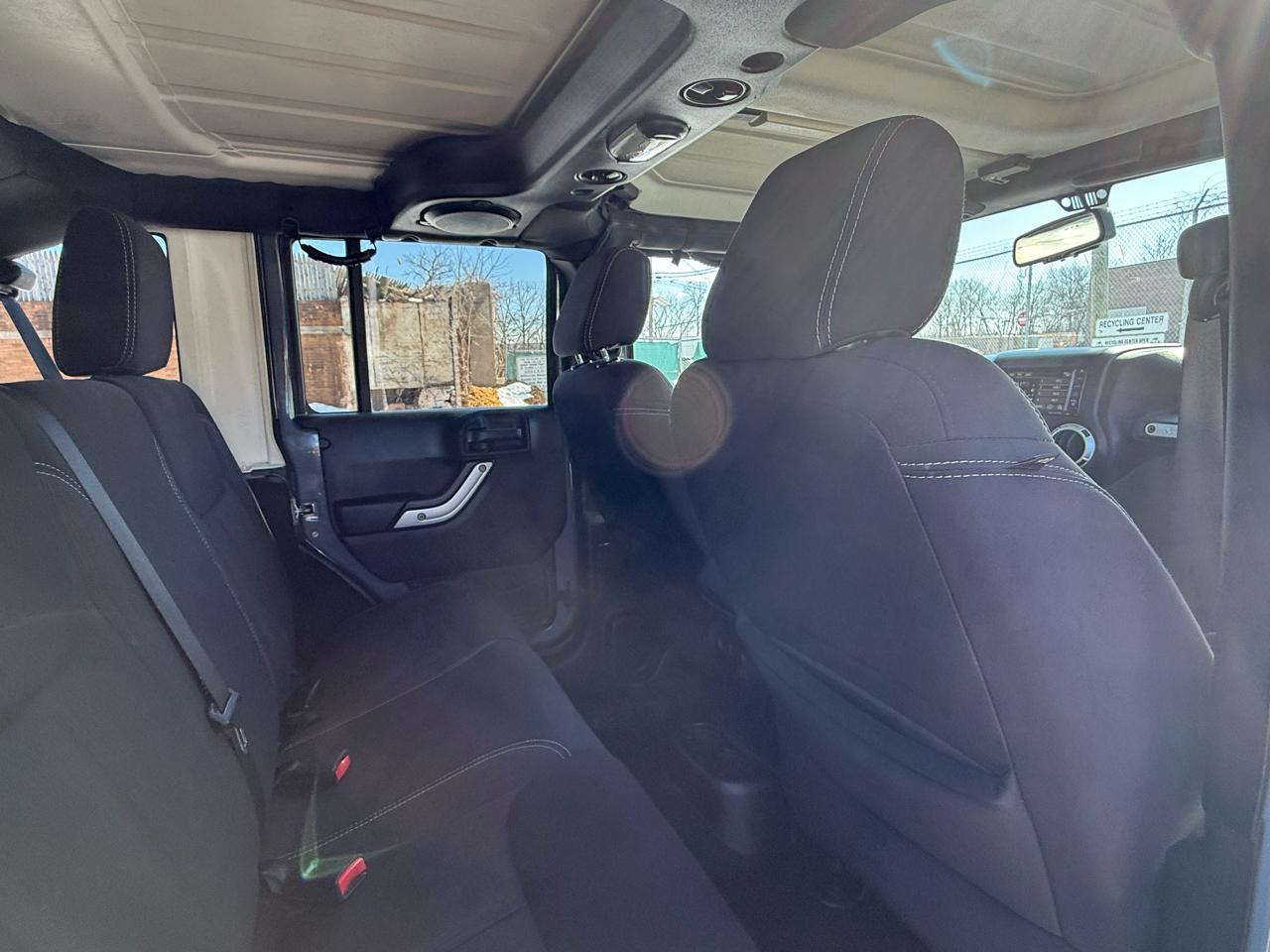 Jeep Wrangler Unlimited 4WD 4dr Sahara 2014