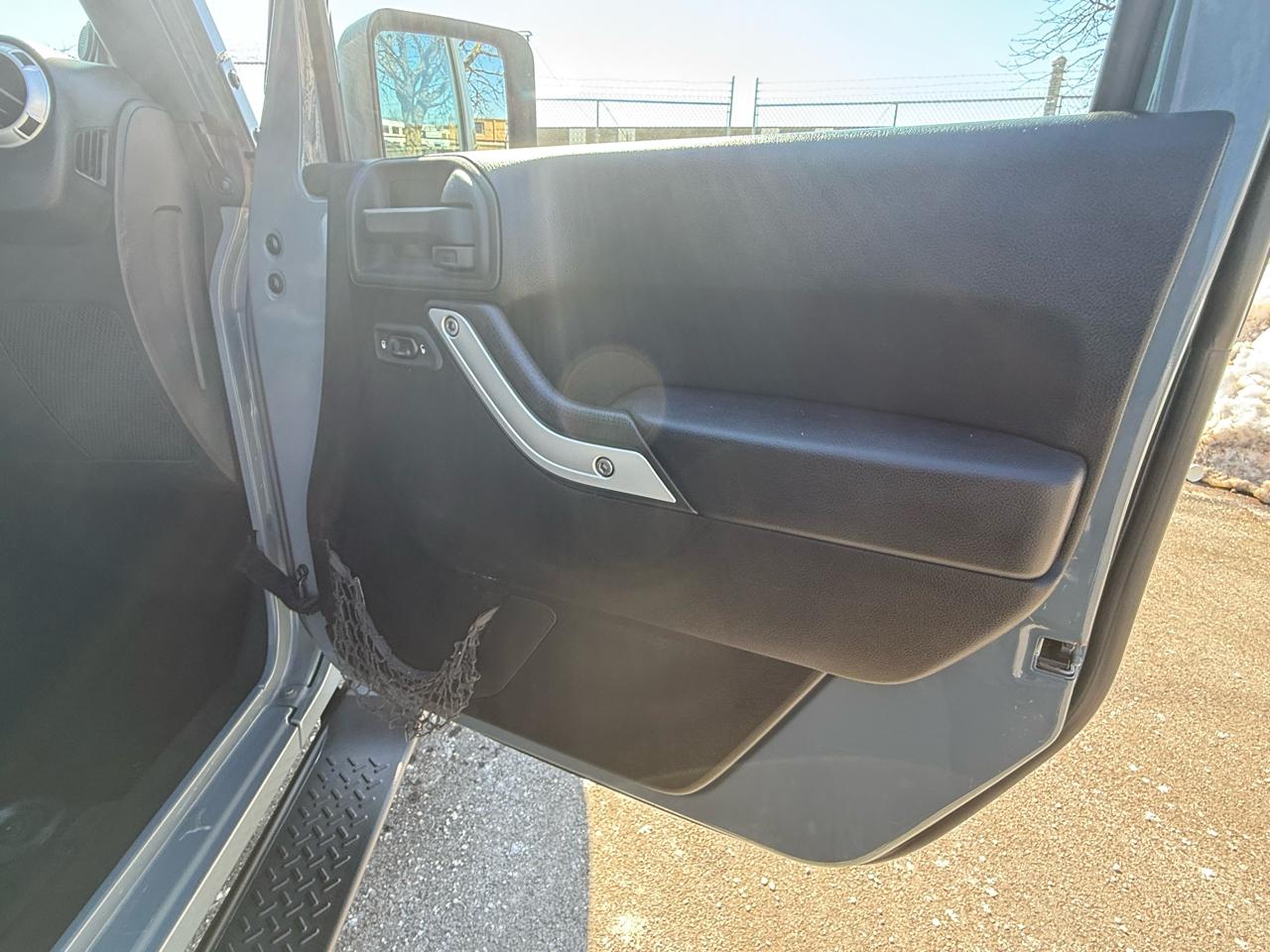 Jeep Wrangler Unlimited 4WD 4dr Sahara 2014