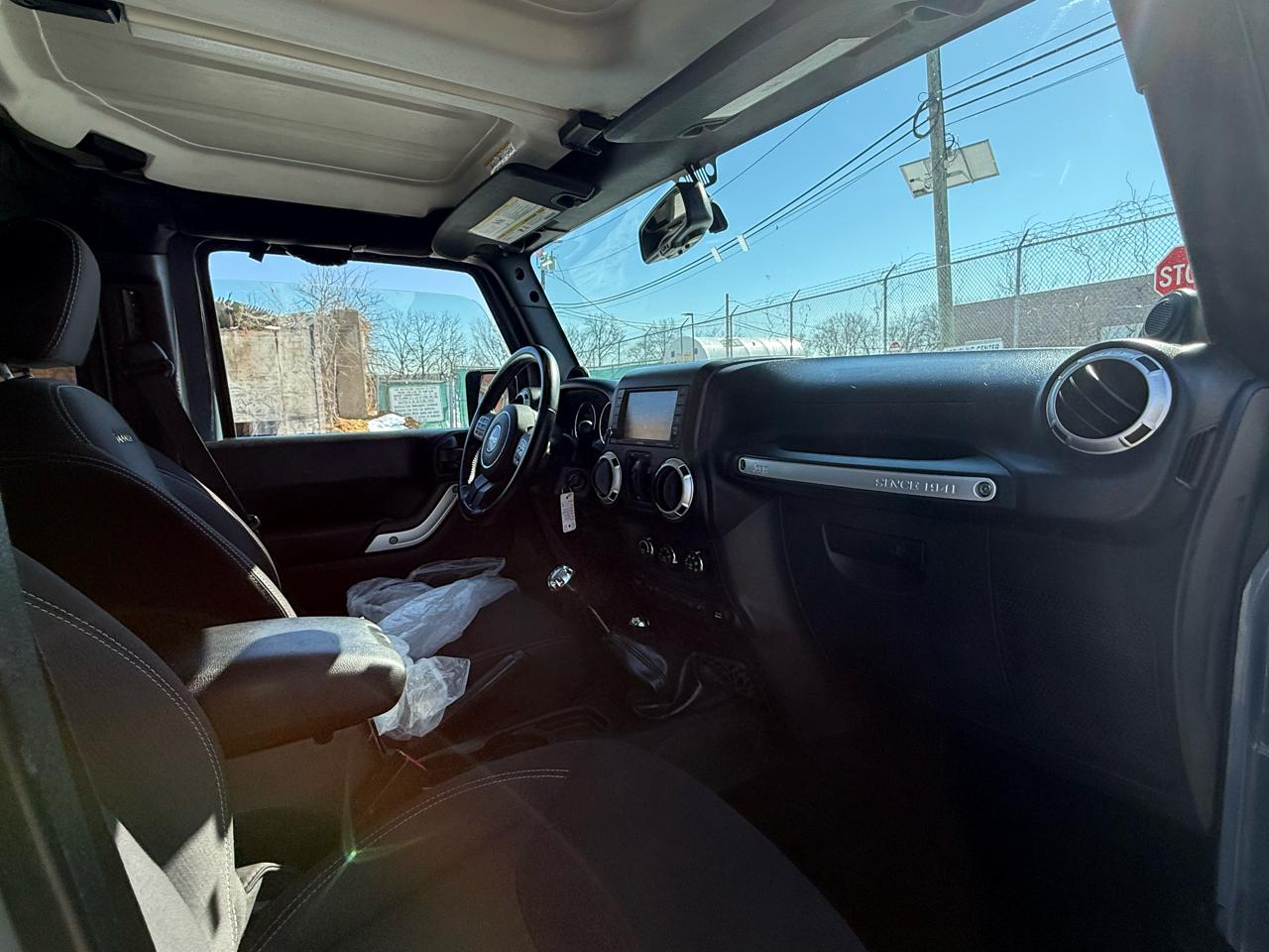 Jeep Wrangler Unlimited 4WD 4dr Sahara 2014