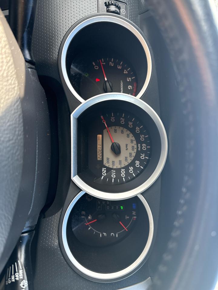 Toyota Tacoma Double 141" Auto 4WD (Natl) 2005