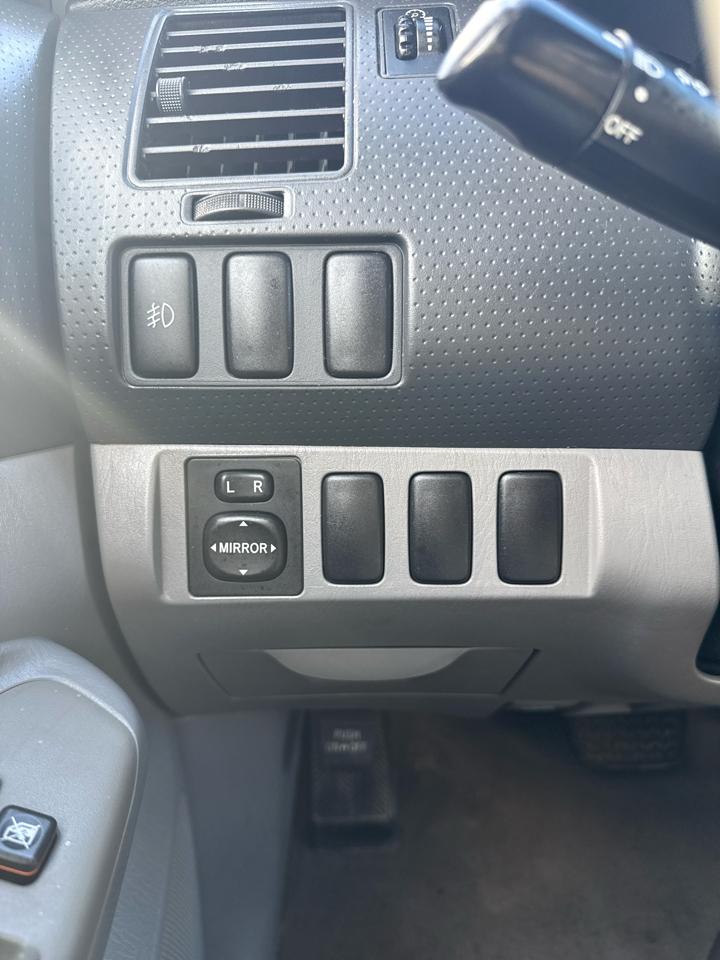 Toyota Tacoma Double 141" Auto 4WD (Natl) 2005