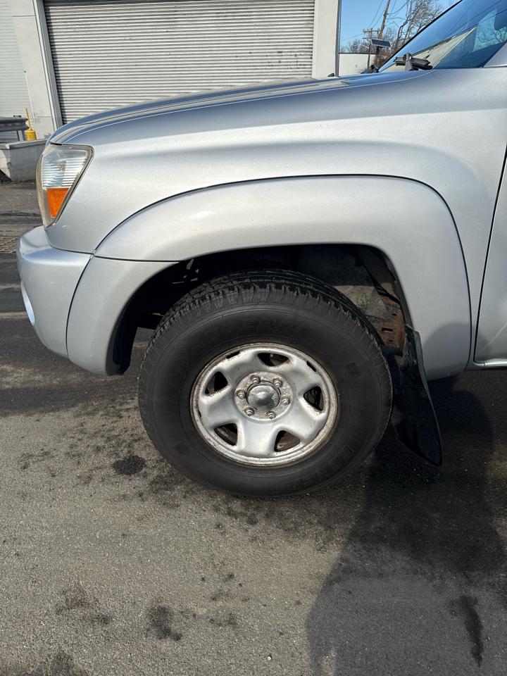 Toyota Tacoma Double 141" Auto 4WD (Natl) 2005