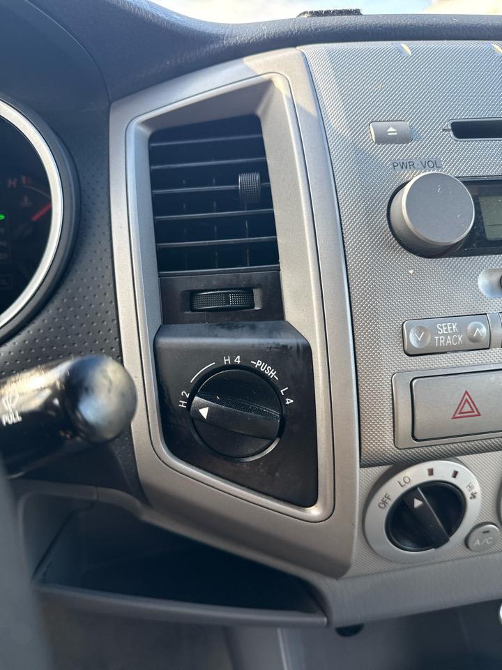 Toyota Tacoma Double 141" Auto 4WD (Natl) 2005