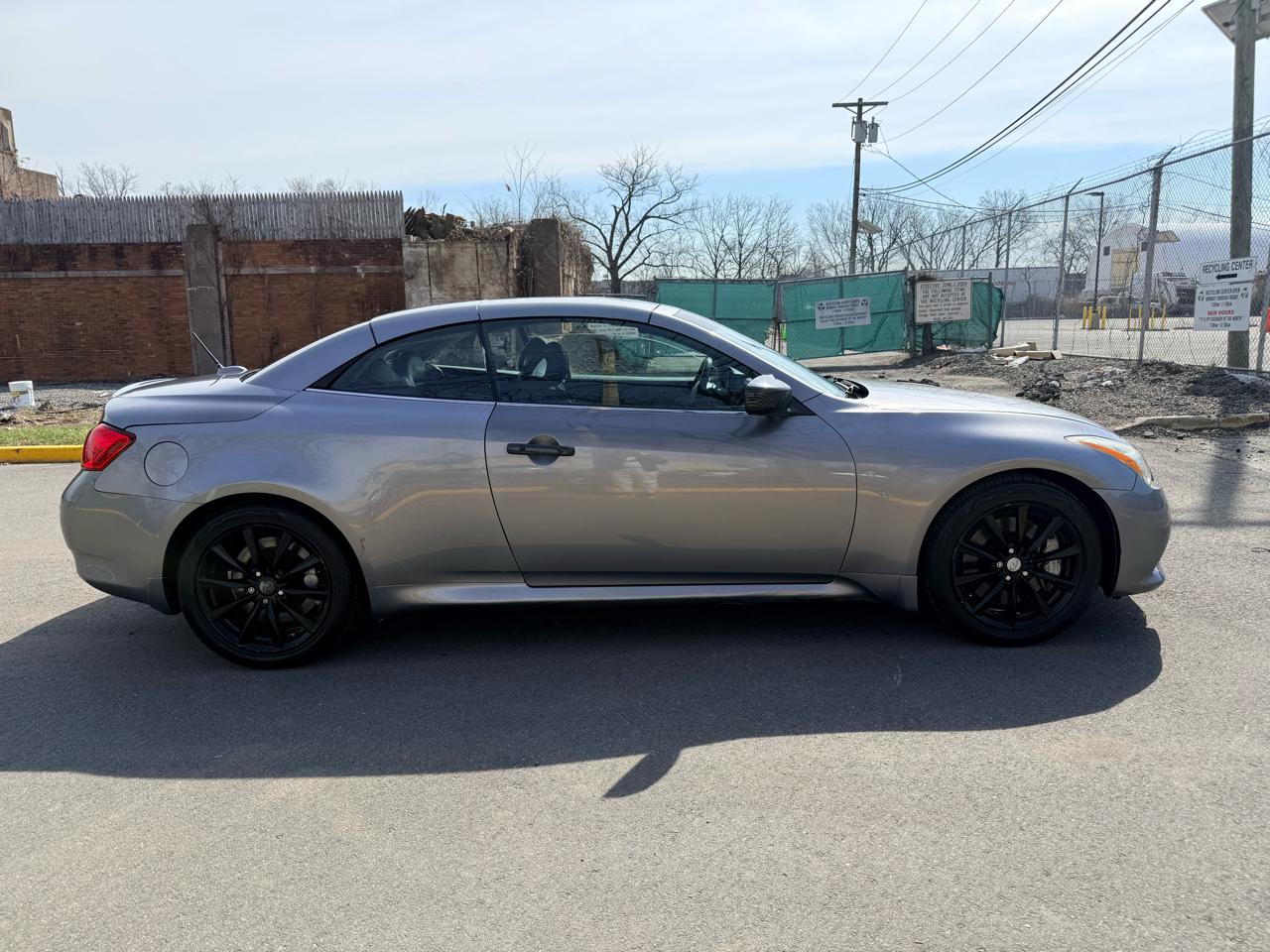Infiniti G37 Convertible 2dr Base 2011