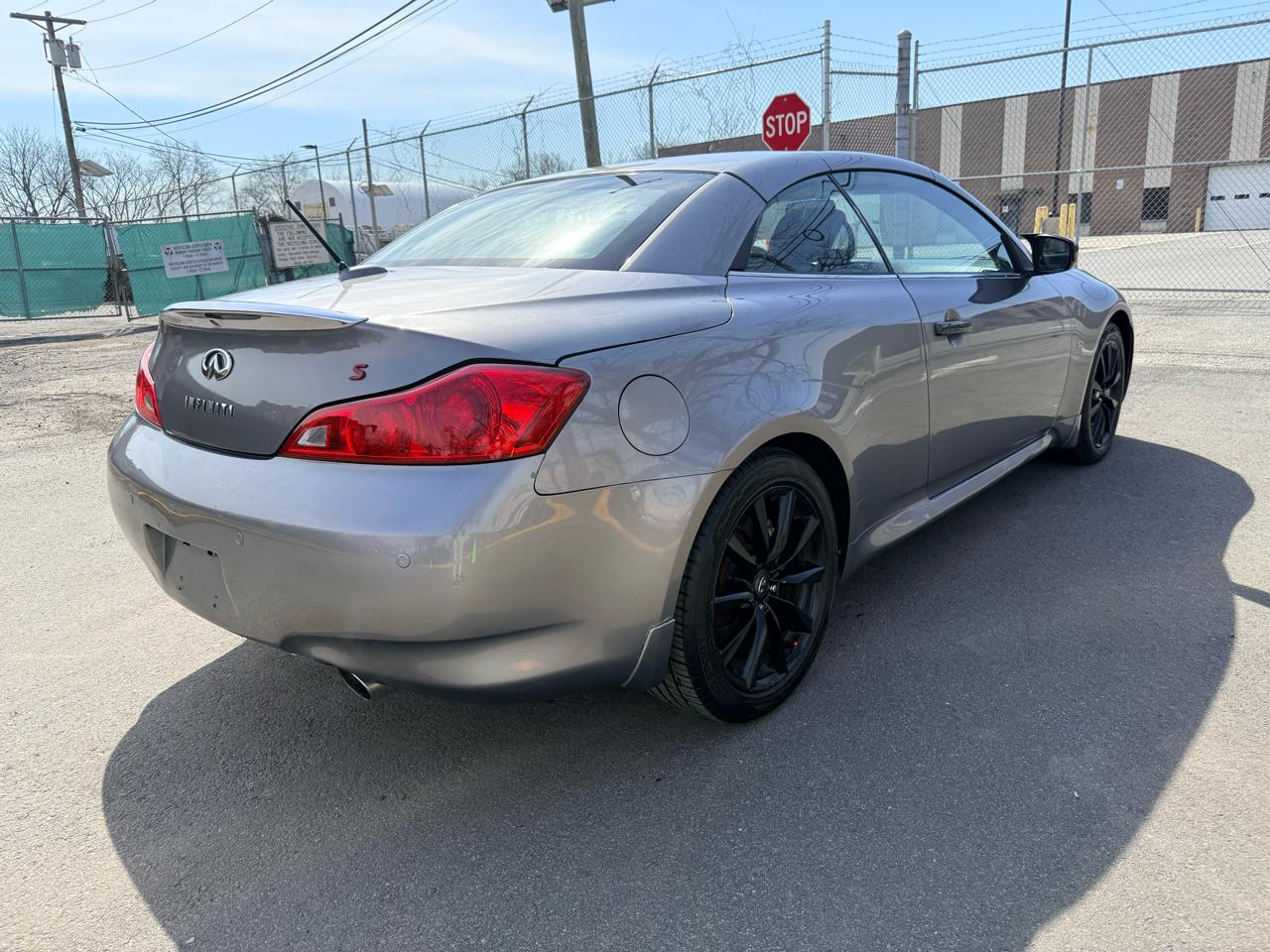 Infiniti G37 Convertible 2dr Base 2011