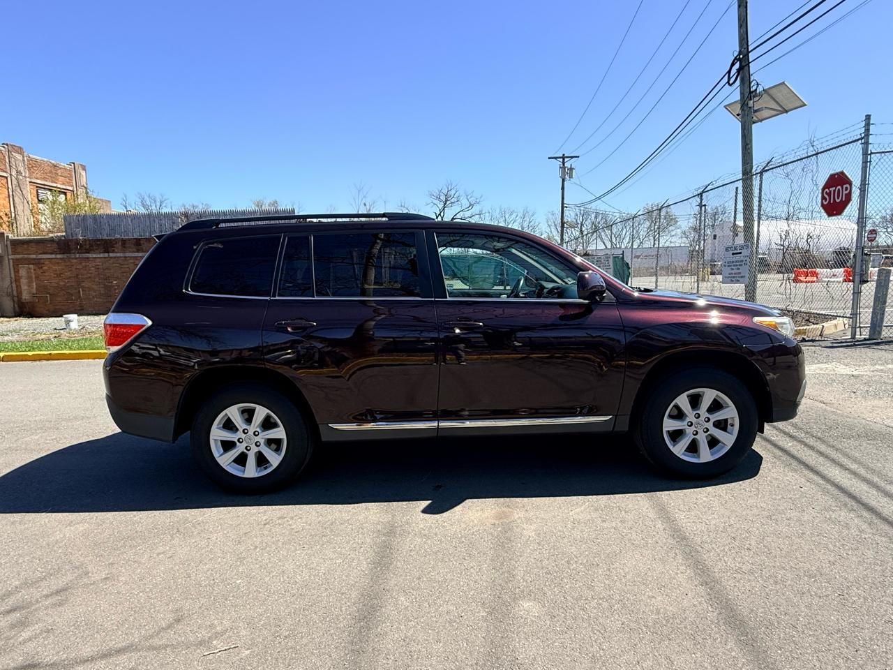 Toyota Highlander 4WD 4dr V6 (Natl) 2013