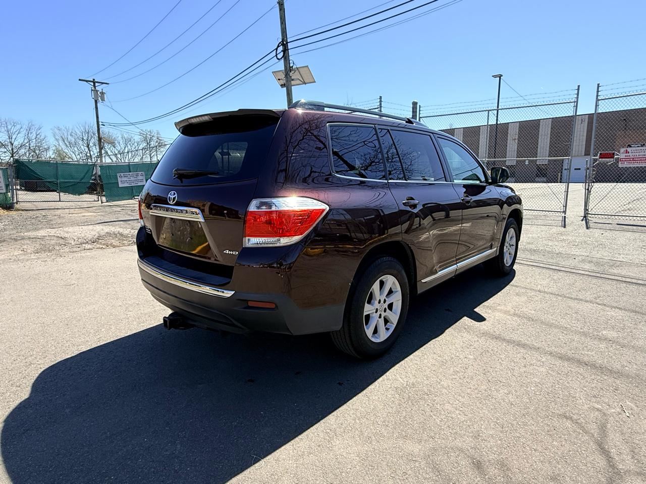 Toyota Highlander 4WD 4dr V6 (Natl) 2013