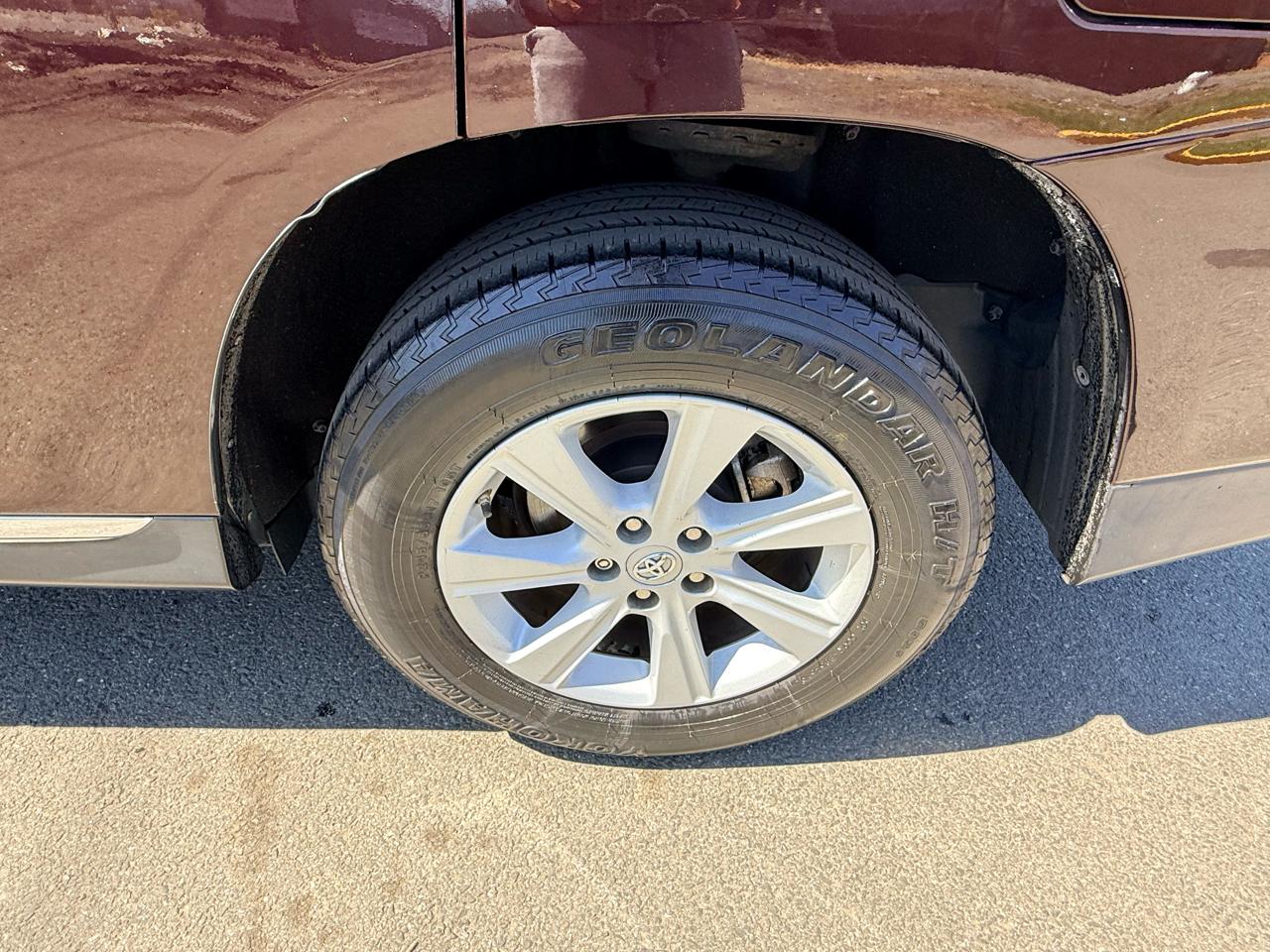 Toyota Highlander 4WD 4dr V6 (Natl) 2013