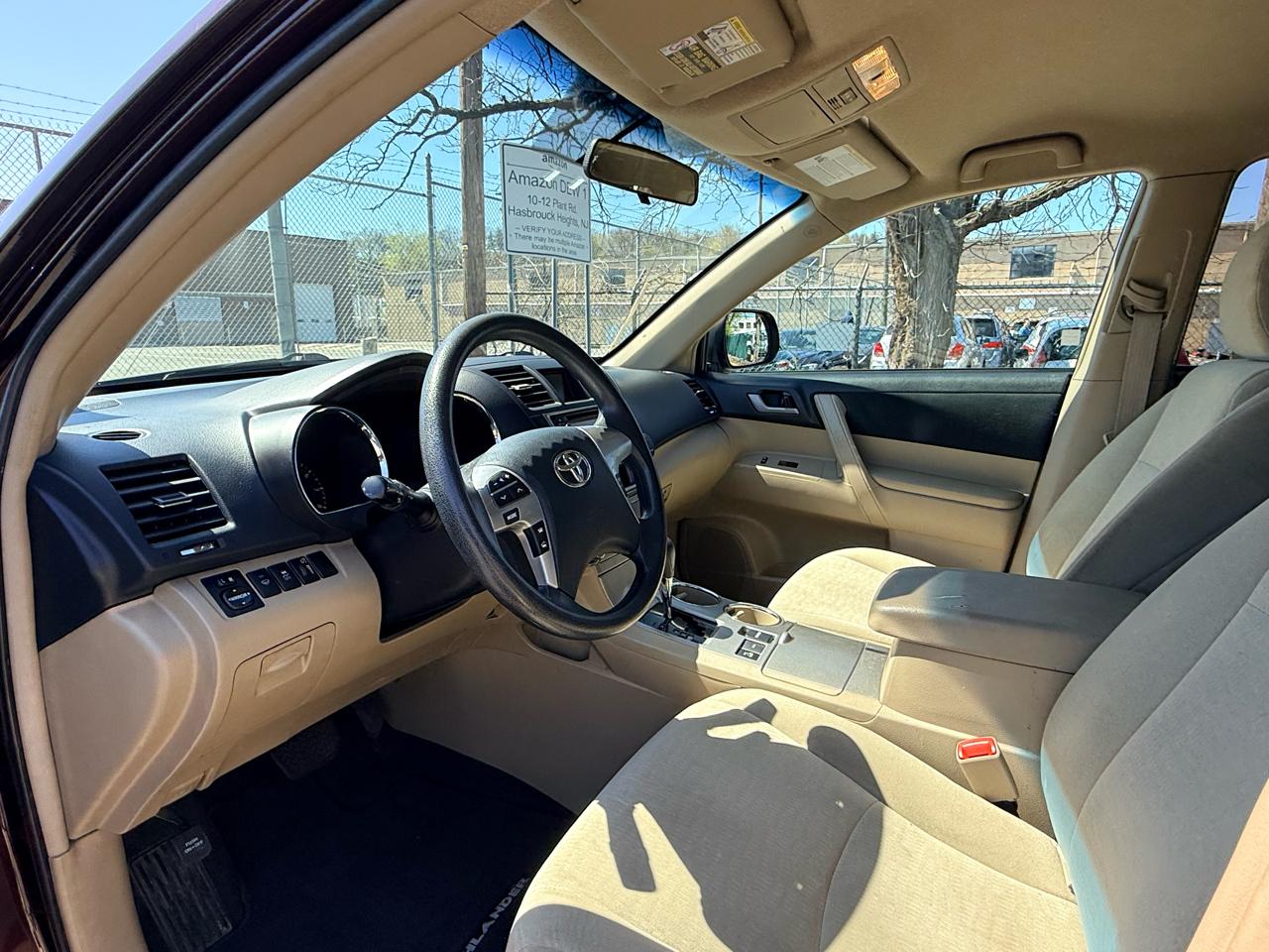 Toyota Highlander 4WD 4dr V6 (Natl) 2013