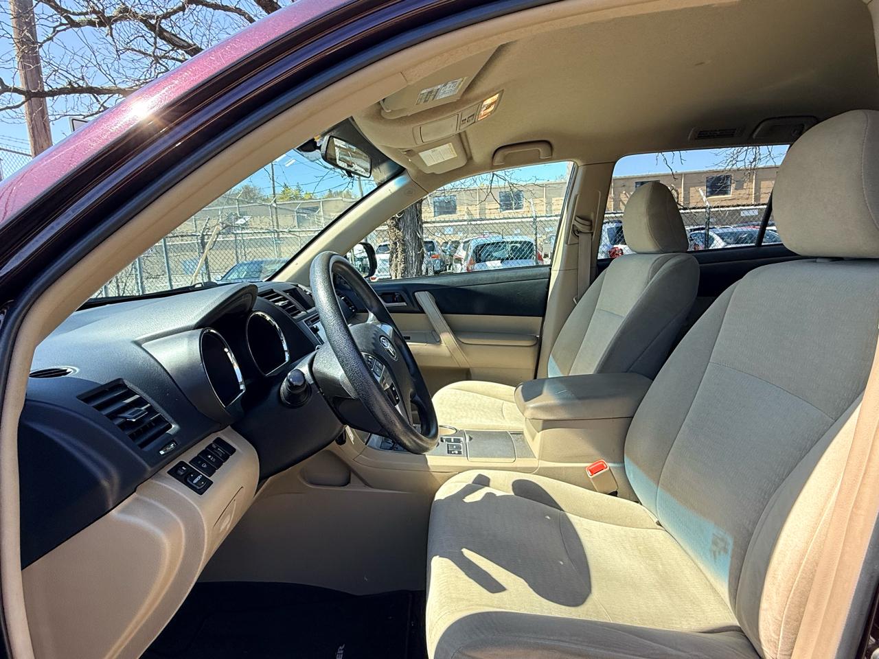 Toyota Highlander 4WD 4dr V6 (Natl) 2013