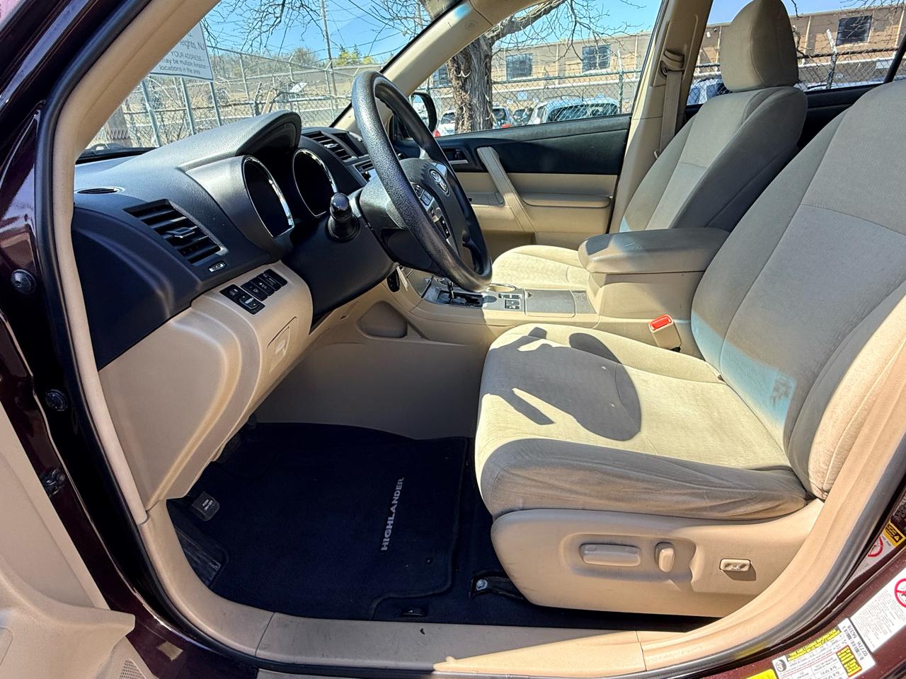 Toyota Highlander 4WD 4dr V6 (Natl) 2013