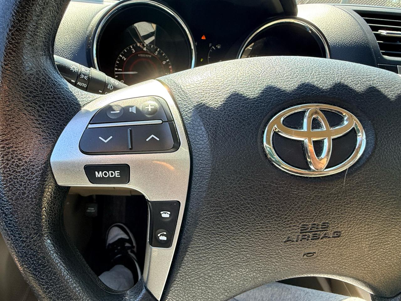 Toyota Highlander 4WD 4dr V6 (Natl) 2013