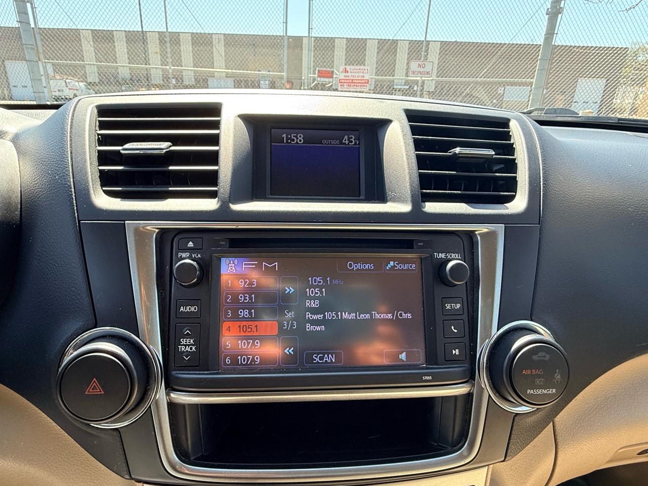 Toyota Highlander 4WD 4dr V6 (Natl) 2013