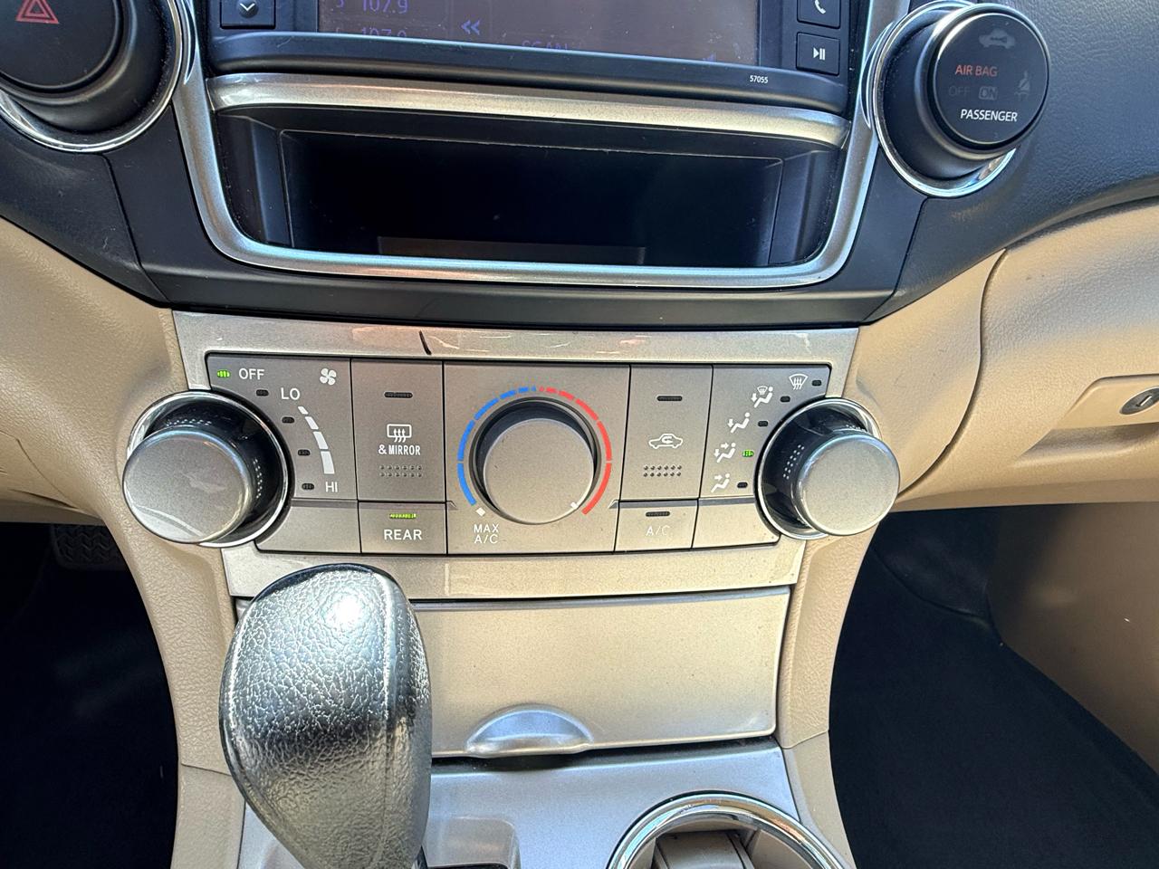 Toyota Highlander 4WD 4dr V6 (Natl) 2013